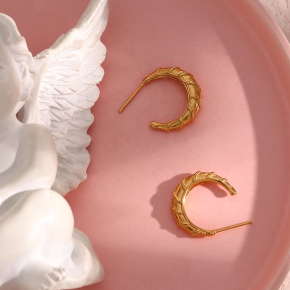 Chic‎ C Shape Hoop Earrings 18K Gold Plated Stainless Steel - Picture 6 of 9